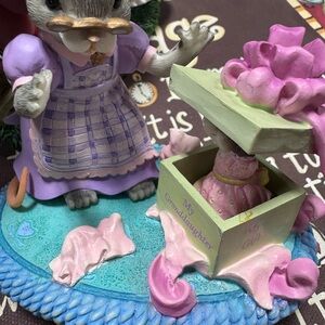 Granddaughter Gift Box Figurine - Purple and Pink